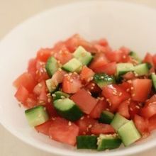 きゅうとトマトのコロコロサラダ