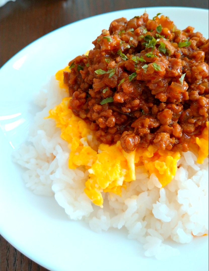 チーたまカレーそぼろご飯】包丁不要♡5分で絶品♬ランチにもの作って