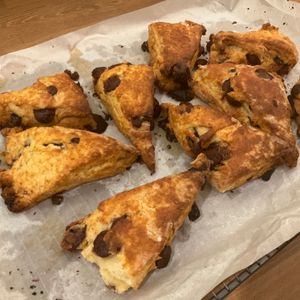 475981の作ってみた!投稿(【チョコチップスコーン】サクほろ食感♪まるでホテルの味！)