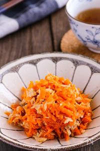 レンジで簡単すぎるっ♪【ツナの旨味たっぷりにんじんしりしり】