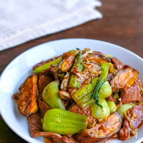 牛焼肉用肉で豪華に!牛肉となすと青梗菜のオイスター炒め