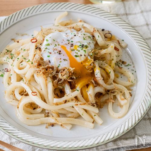 【爆速5分】箸が止まらん！カリカリしらすの濃厚ペペ玉うどん♪