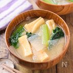 たっぷり具材で大満足！『大根とお揚げと小松菜のお味噌汁』