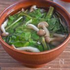 手軽に作れる！空芯菜としめじの中華スープ