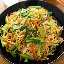 小松菜たっぷり！具だくさんで大満足♪『上海風焼きそば』