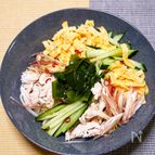 具だくさんのサラダ風冷やしうどん