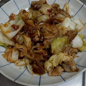 鶏皮坊主の作ってみた!投稿(美味すぎ。ご飯が一瞬で消える【豚バラキャベツの麻婆炒め】)