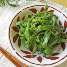 お弁当にも。ピーマンの黒胡麻たっぷりナムル（夏の養生常備菜）