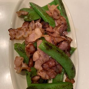 ぐ〜たら子の作ってみた!投稿(【スナップえんどうのカリカリベーコン炒め】今が旬♪おつまみに)