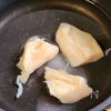 トマトとオクラとチキンのアスピックの工程1