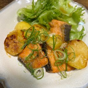 はちわれの作ってみた!投稿(【鮭とじゃがいもの甘味噌照り焼き】ほんのり甘い♡)