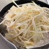 具だくさん!旨辛ユッケジャン春雨スープ【鍋ひとつで簡単】の工程2