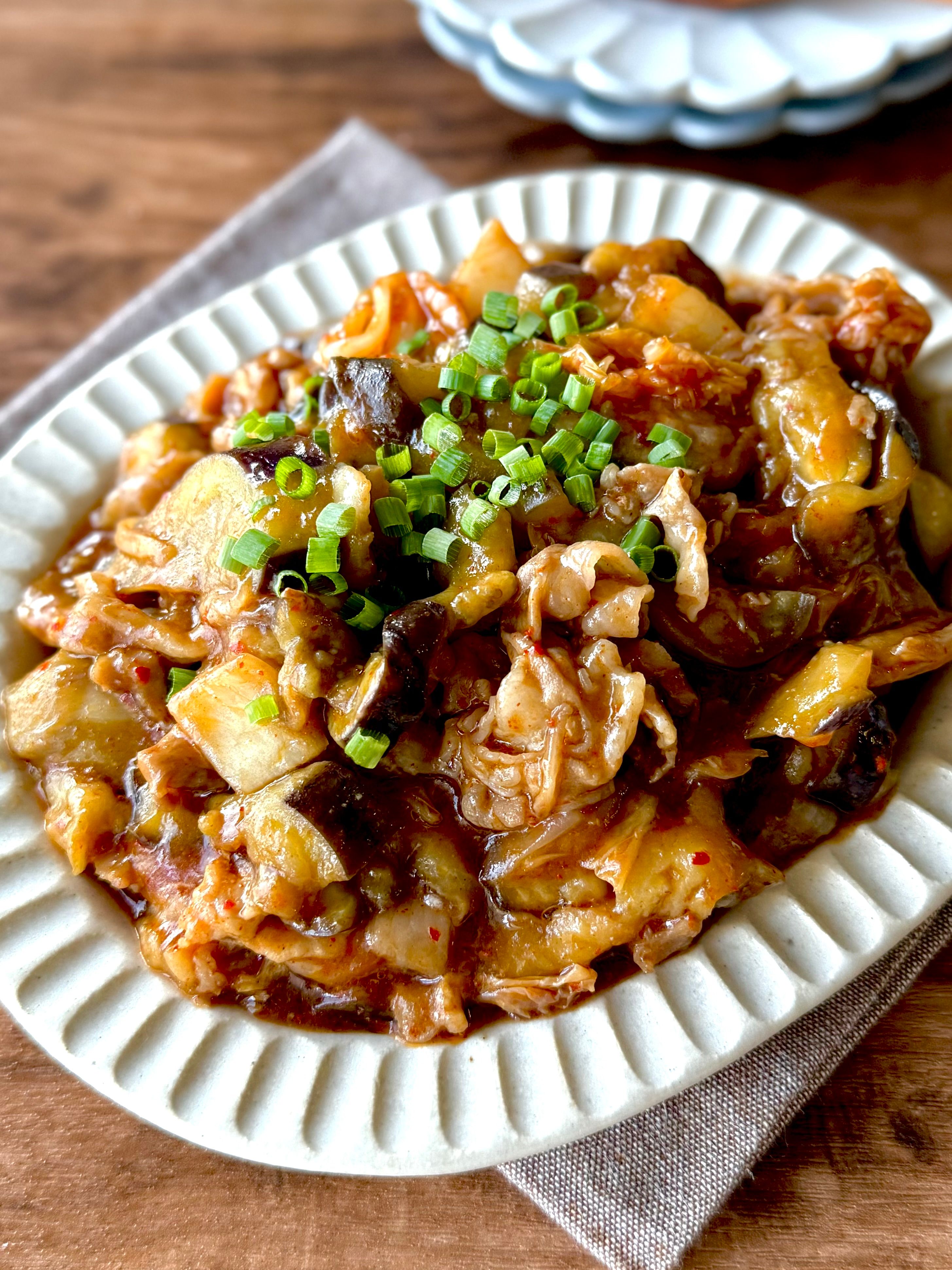レンジでトロトロ！焼肉のたれで簡単♪【なす豚キムチ】 | レシピ