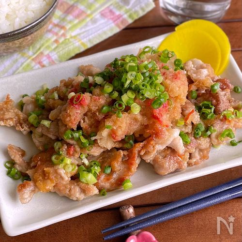 さっぱりガッツリおかず♪「カリカリ豚こま肉の梅おろしダレ」