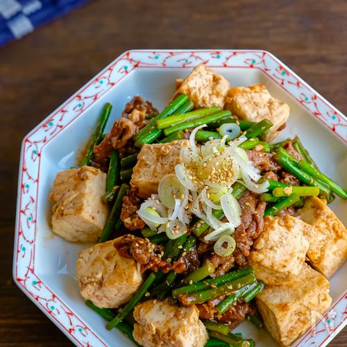 牛こまと豆腐とにんにくの芽のオイスター炒め