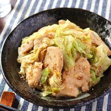 鶏むね肉とキャベツのうまだれごま味噌炒め