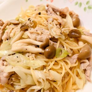 プイプイモルンの作ってみた!投稿(きのこと豚肉の柚子胡椒パスタ)