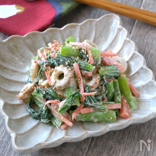 【5分でパパッと副菜】小松菜とちくわのごま味噌マヨ和え