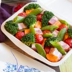 簡単カラフル♡すくって食べるモザイク野菜のせポテトサラダ