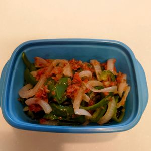 にゃんこさん🐱の作ってみた!投稿(ヘルシー和食の♪ピーマンと玉葱のさっぱり梅ポンおかか和え😋)