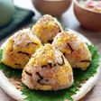 みんな大好き！炒り卵入り鮭塩昆布おにぎり