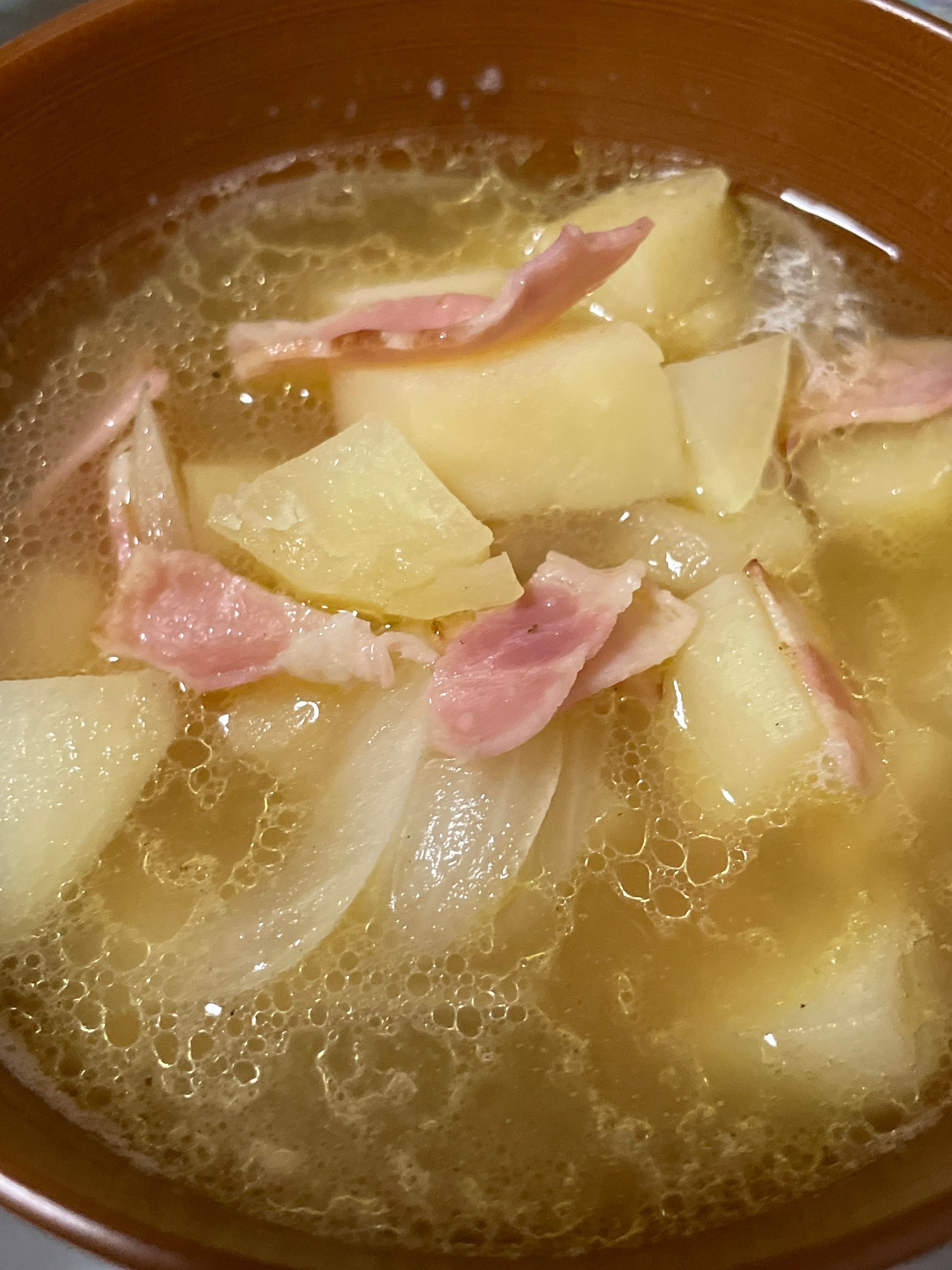 レンジで野菜を甘く♡『ベーコンポテトのオニオンスープ』の作ってみた