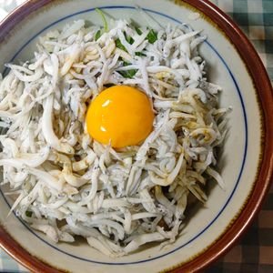 610645の作ってみた!投稿(3分で簡単ご飯！ご飯に秘密の味付け＊しらすどんぶり)