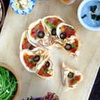 簡単で完璧っ♡餃子の皮のフラワー・ピザ！