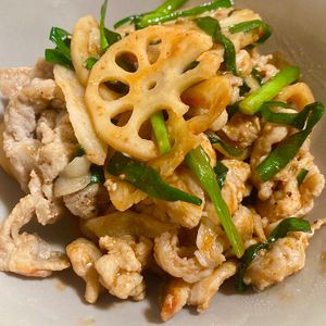 ゆかりの作ってみた!投稿(スタミナ満点♡豚肉とれんこんのピリ辛炒め)