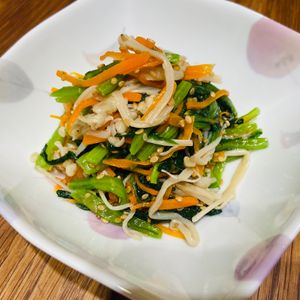 akkoの作ってみた!投稿(焼肉屋さん風《小松菜とえのきと人参♡旨塩ナムル》)