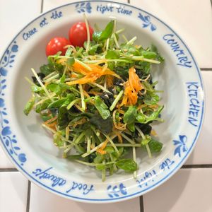 mi-koの作ってみた!投稿(ピリ辛旨【豆苗のチョレギサラダ】野菜たっぷり)