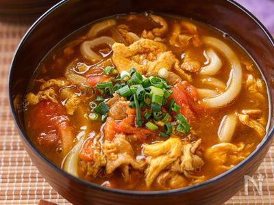 【トマトと卵のカレーうどん】ルウ&めんつゆでお手軽！