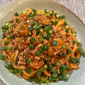 楽ラク手抜キッチン🐶🐾の作ってみた!投稿(【焼かない！】ピリ辛でウマい「爆速 豚キムチうどん」)