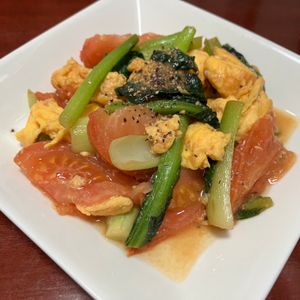 りんごの作ってみた!投稿(彩りきれい♪小松菜とトマトの中華たまご炒め)