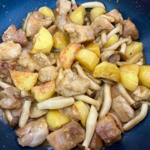 かなてぃの作ってみた!投稿(【鶏じゃがにんにく味噌バター炒め】ご飯と相性抜群！)