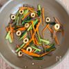 節約食材で◎【こんにゃくちくわ小松菜にんじんの甘辛炒め】の工程2