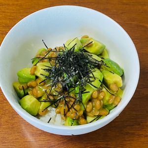 はっぴぃの作ってみた!投稿(毎日食べたいほど美味しい♡アボカドと納豆の白だしわさび和え)