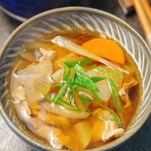 【豚肉と根菜のお雑煮】旨味たっぷり具沢山！