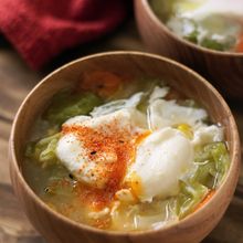 栄養満点！たっぷり野菜と卵の味噌汁