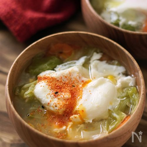 栄養満点！たっぷり野菜と卵の味噌汁