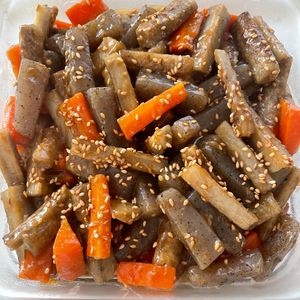 kumuの作ってみた!投稿(腸活作り置き副菜【こんにゃくごぼうにんじんの味噌炒め】)
