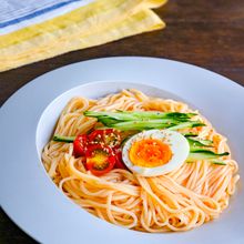 うどんスープ活用！冷やし坦々風ピリ辛豆乳そうめん