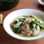 鶏と新玉と菜の花の白だし煮