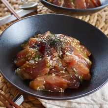 マグロのバジルポキ丼