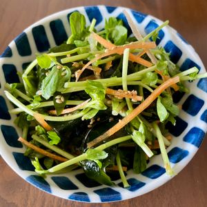 momoの作ってみた!投稿(ピリ辛旨【豆苗のチョレギサラダ】野菜たっぷり)