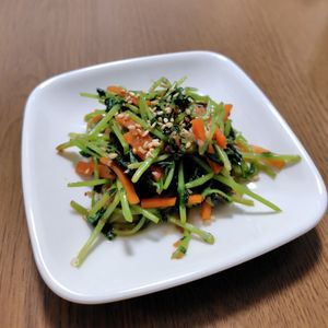 めぇの作ってみた!投稿(【豆苗のごま和え】豆苗嫌いな娘が完食！)