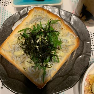 ぐ〜たら子の作ってみた!投稿(香りがたまらない。しらす大葉バタートースト)