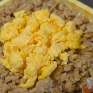 まゆのの作ってみた!投稿(お弁当の作り置きに♪定番鶏そぼろ)