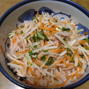 ももの作ってみた!投稿(ぱりぽり食感にやみつき!【大根の皮と人参のデリ風ツナマリネ】)