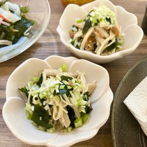 のりのり🐾🎀🤍の作ってみた!投稿(【えのきとわかめの梅肉和え】レンジで簡単！さっぱり腸活おかず)